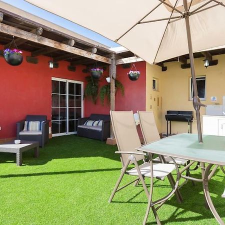 Villa Blanca Tenerife - Private Rooms - Terrace And Bbq, 5 Minutes From The Beach And Airport San Isidro  Dış mekan fotoğraf