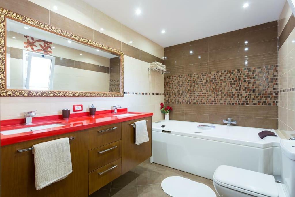 Villa Blanca Tenerife - Private Rooms - Terrace And Bbq, 5 Minutes From The Beach And Airport San Isidro  Dış mekan fotoğraf