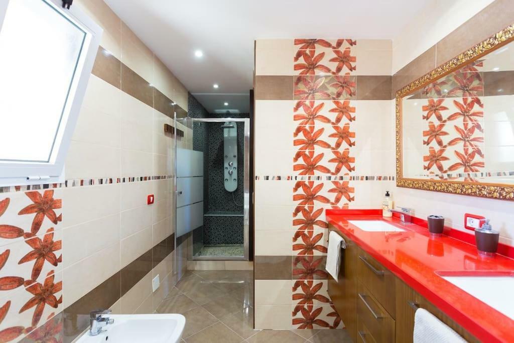 Villa Blanca Tenerife - Private Rooms - Terrace And Bbq, 5 Minutes From The Beach And Airport San Isidro  Dış mekan fotoğraf